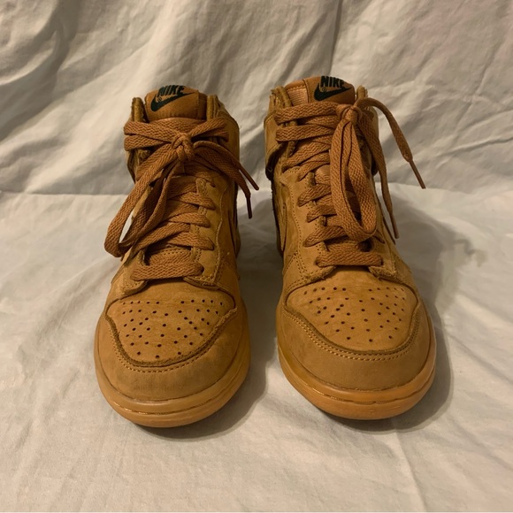 Nike Dunk High Premium - Picture 3 of 6